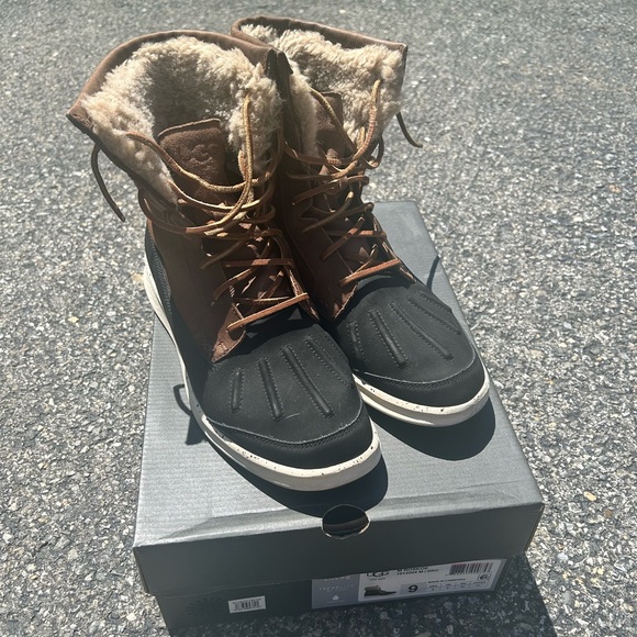 UGG Other - UGG Black and Tan Men's Roskoe Boots
